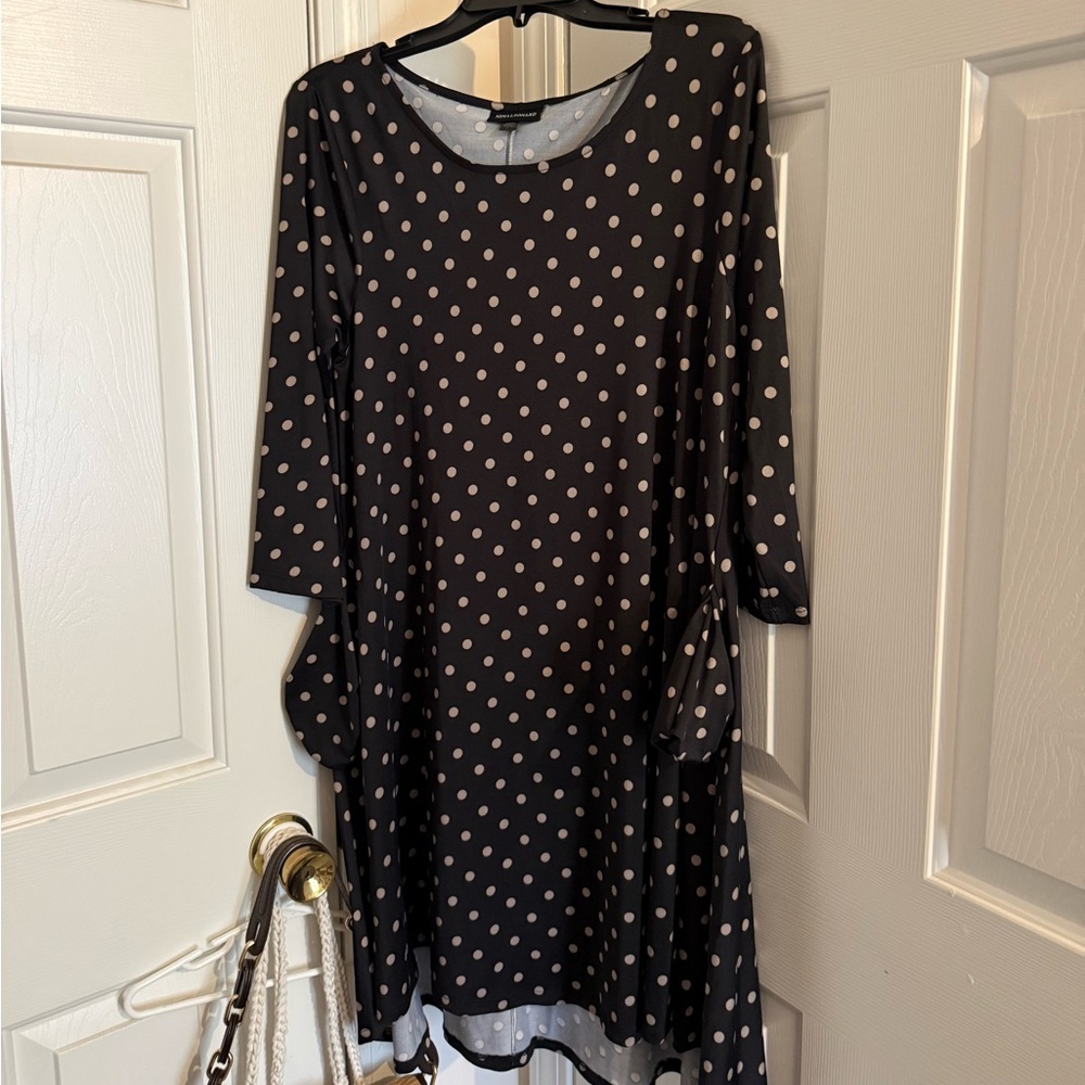 Nina Leonard Black and Pink Long Sleeve Crew Neck Dress